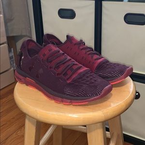 Men’s size 9 under armor sneakers. Never worn